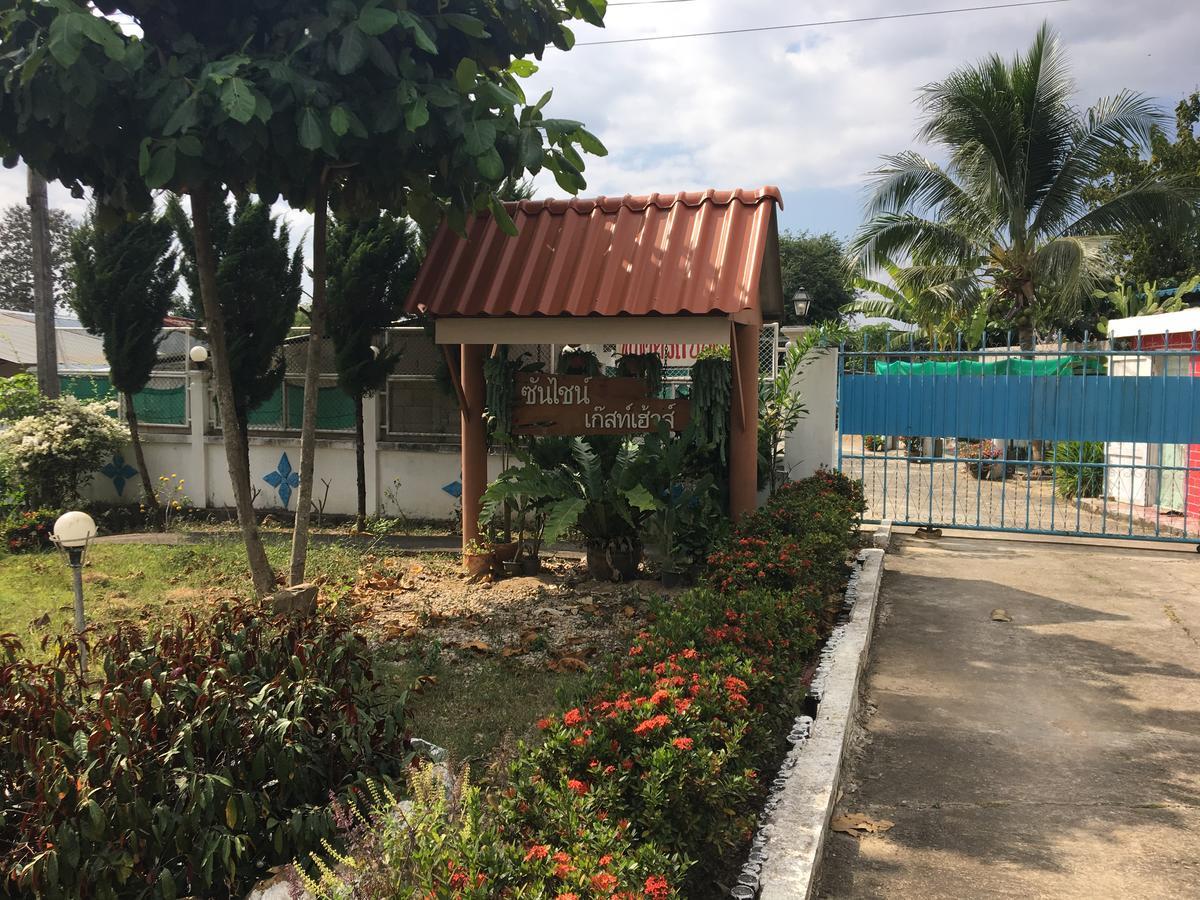 Sunshine Guesthouse Mae Sot Exterior foto